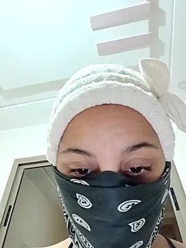 Snapshot of Ghizosexx69 chatting on 12.19.25 Ghizosexx69 online show from 12.19.25