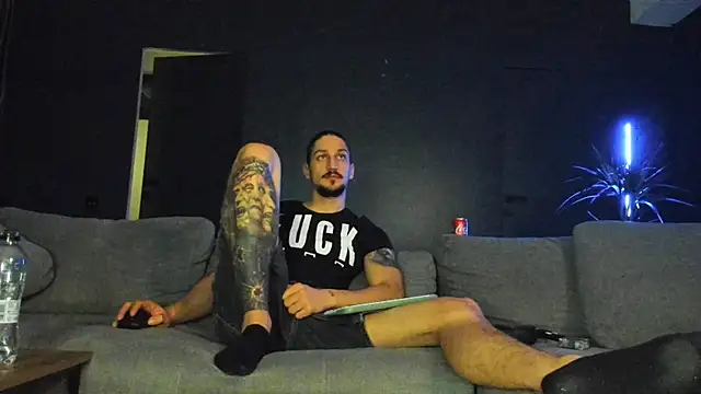 Snapshot of huntingod chatting on 12.15.25 huntingod online show from 12.15.25