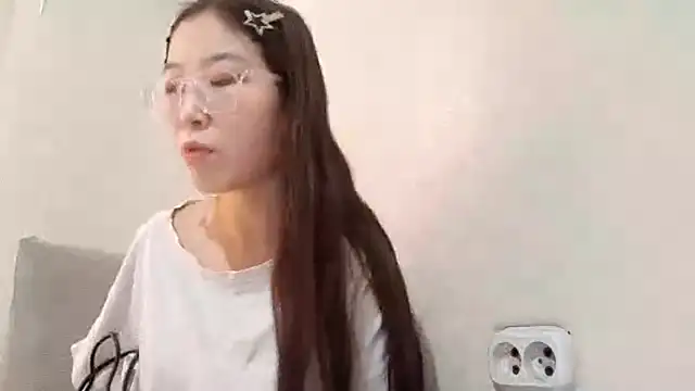 MollyTiger online show from 12.04.25