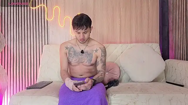 Snapshot of kingbrakly chatting on 12.02.25 kingbrakly online show from 12.02.25