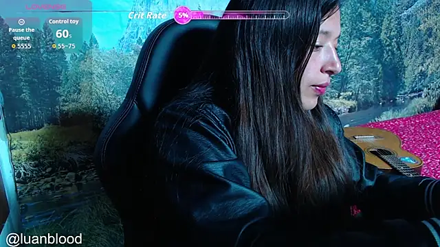 Snapshot of luanablood chatting on 12.16.25 luanablood online show from 12.16.25