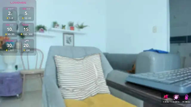 Snapshot of molly_littlee chatting on 12.05.25 molly littlee online show from 12.05.25