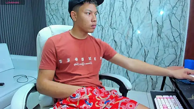 Snapshot of marcus_20 chatting on 12.01.25 marcus 20 online show from 12.01.25