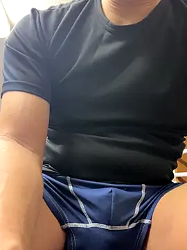 Snapshot of CrimsonKnockout chatting on 12.04.25 CrimsonKnockout online show from 12.04.25