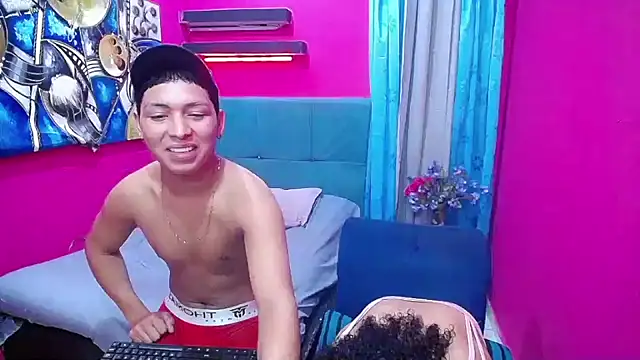 Snapshot of twinks_fuck chatting on 12.15.25 twinks fuck online show from 12.15.25