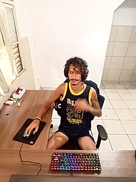 Snapshot of theyllorwillian chatting on 11.28.25 theyllorwillian online show from 11.28.25