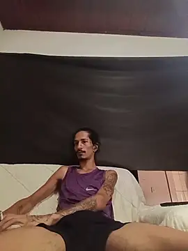 Snapshot of theyllorwillian chatting on 12.15.25 theyllorwillian online show from 12.15.25