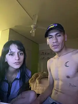 Snapshot of ParejaJovenZSur chatting on 11.26.25 ParejaJovenZSur online show from 11.26.25