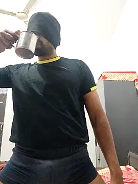 Snapshot of Amit22122 chatting on 12.05.25 Amit22122 online show from 12.05.25