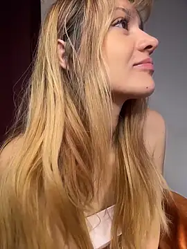 Snapshot of __PrettyWoman__ chatting on 12.04.25 PrettyWoman online show from 12.04.25