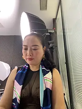 Snapshot of TL-46 chatting on 11.28.25 TL-46 online show from 11.28.25