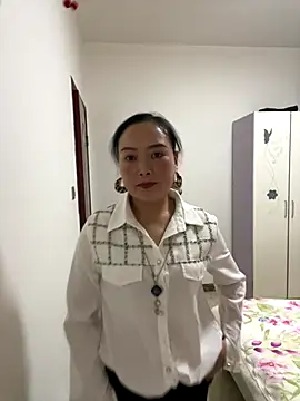 Snapshot of TL-46 chatting on 11.30.25 TL-46 online show from 11.30.25