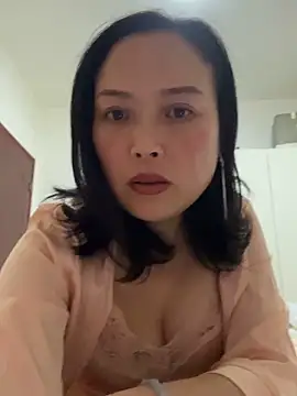 Snapshot of TL-46 chatting on 12.18.25 TL-46 online show from 12.18.25