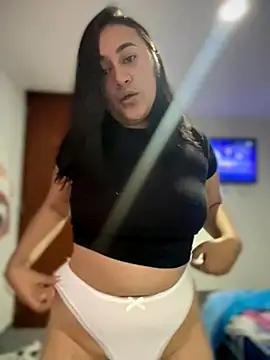 Snapshot of -Nala chatting on 11.30.25 -Nala online show from 11.30.25