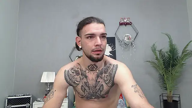 Snapshot of KaneHunter chatting on 12.14.25 KaneHunter online show from 12.14.25