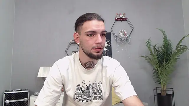 Snapshot of KaneHunter chatting on 12.14.25 KaneHunter online show from 12.14.25