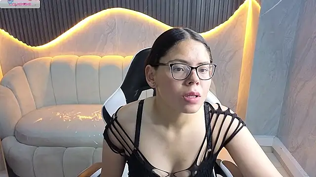 Snapshot of Polly_Tx chatting on 11.30.25 Polly Tx online show from 11.30.25