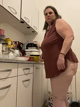 Snapshot of bea_french_curvy chatting on 02.02.26 bea french curvy online show from 02.02.26