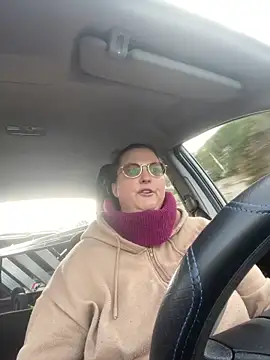 Snapshot of bea_french_curvy chatting on 02.12.26 bea french curvy online show from 02.12.26