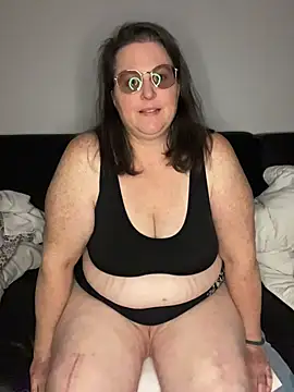 Snapshot of bea_french_curvy chatting on 03.05.26 bea french curvy online show from 03.05.26