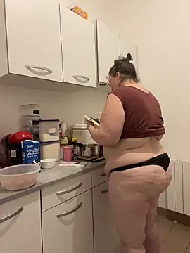 Snapshot of bea_french_curvy chatting on 03.12.26 bea french curvy online show from 03.12.26