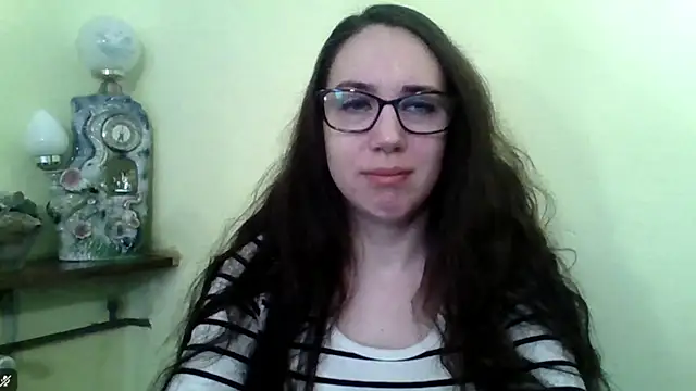 Snapshot of EvaClassy chatting on 12.05.25 EvaClassy online show from 12.05.25