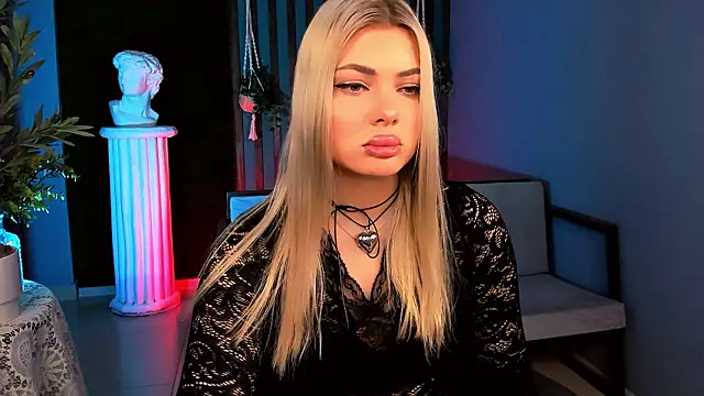 HyileyClark online show from 02.10.26