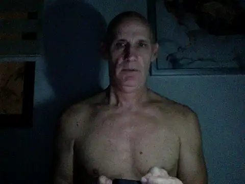 Snapshot of Elosoo chatting on 12.18.25 Elosoo online show from 12.18.25