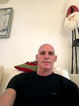 Snapshot of Elosoo chatting on 12.18.25 Elosoo online show from 12.18.25