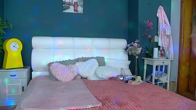 Cougar Milff online show from 04.21.26