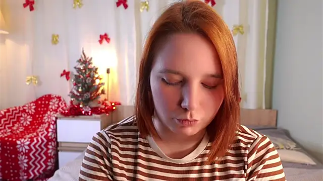 Snapshot of GwendaWhetham chatting on 12.15.25 GwendaWhetham online show from 12.15.25