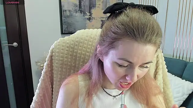 Snapshot of SofiAngela chatting on 12.04.25 SofiAngela online show from 12.04.25