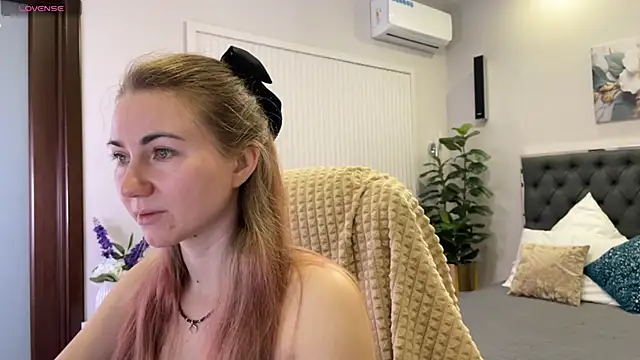 Snapshot of SofiAngela chatting on 12.05.25 SofiAngela online show from 12.05.25