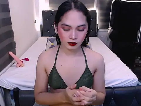 Snapshot of sylvannia_cumslut chatting on 12.01.25 sylvannia cumslut online show from 12.01.25