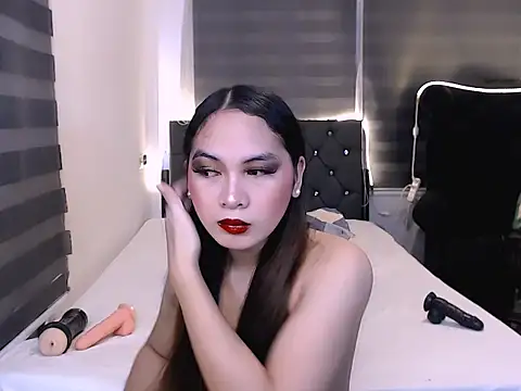 Snapshot of sylvannia_cumslut chatting on 12.03.25 sylvannia cumslut online show from 12.03.25