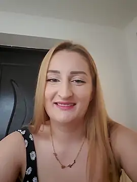 Snapshot of dixielarys chatting on 12.05.25 dixielarys online show from 12.05.25