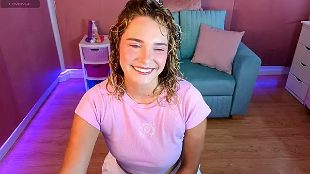 Snapshot of AdharaWo chatting on 11.29.25 AdharaWo online show from 11.29.25