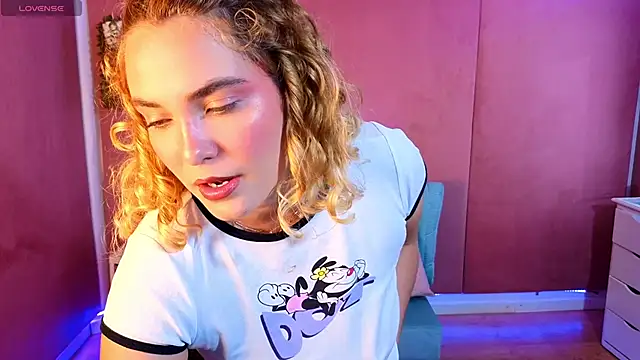 Snapshot of AdharaWo chatting on 03.06.26 AdharaWo online show from 03.06.26