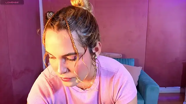 Snapshot of AdharaWo chatting on 03.25.26 AdharaWo online show from 03.25.26