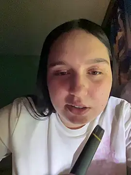 Snapshot of SweetLipssss chatting on 12.18.25 SweetLipssss online show from 12.18.25