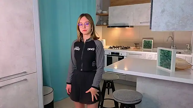 Snapshot of SharriDobes chatting on 12.03.25 SharriDobes online show from 12.03.25