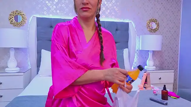 KeylaTompson online show from 12.02.25