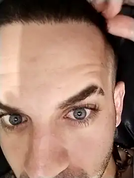 Snapshot of hazarcannn chatting on 11.27.25 hazarcannn online show from 11.27.25