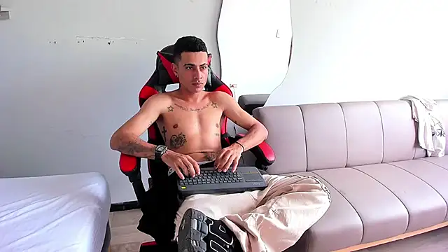 Snapshot of MatthewCullen chatting on 12.03.25 MatthewCullen online show from 12.03.25