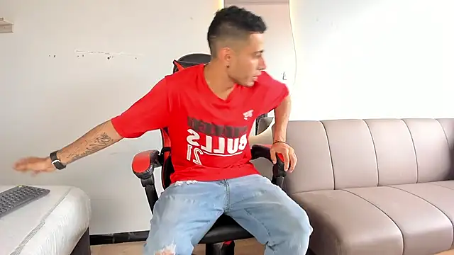 Snapshot of MatthewCullen chatting on 12.15.25 MatthewCullen online show from 12.15.25