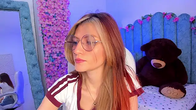 Snapshot of Ash_20_ chatting on 11.28.25 Ash 20 online show from 11.28.25