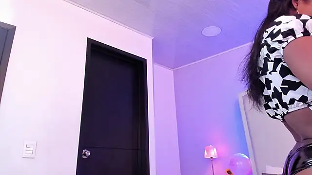 salome moon  online show from 12.18.25