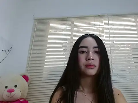 SiennaLorens online show from 12.19.25