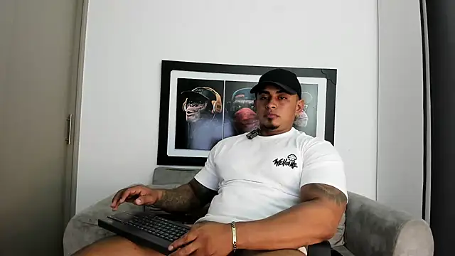 Snapshot of Maxkarther chatting on 12.17.25 Maxkarther online show from 12.17.25