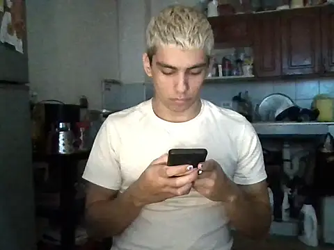 Snapshot of arturo__butera chatting on 12.16.25 arturo butera online show from 12.16.25